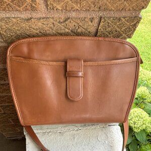 COACH Vintage US 80s Brighton Butterscotch Domed Crossbody Pocketbook Bag Unisex